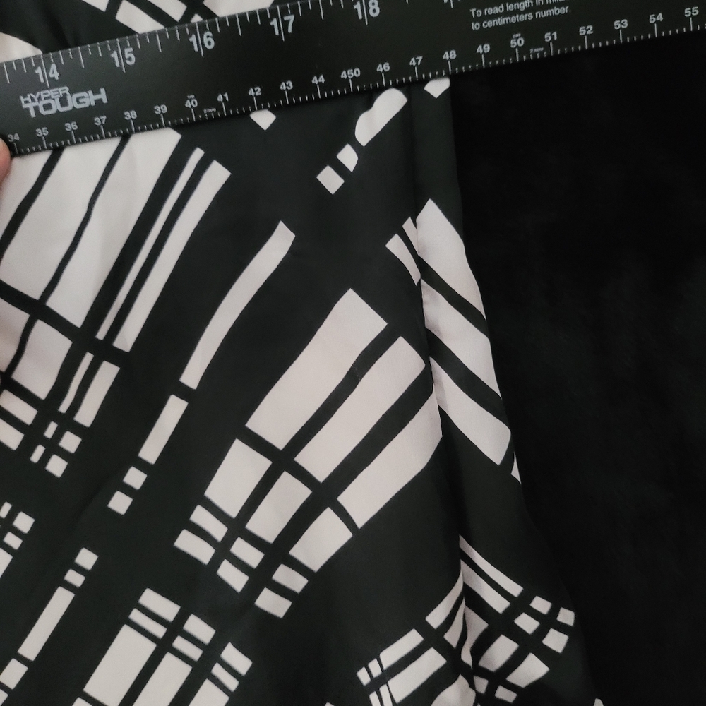 WHBM black white geometric blouse NWT - Picture 6 of 10